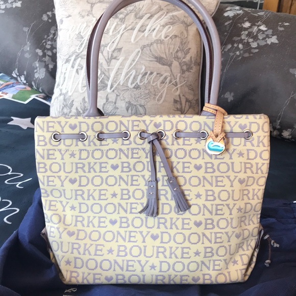 Beautiful Dooney & Bourke Bag - Picture 8 of 8
